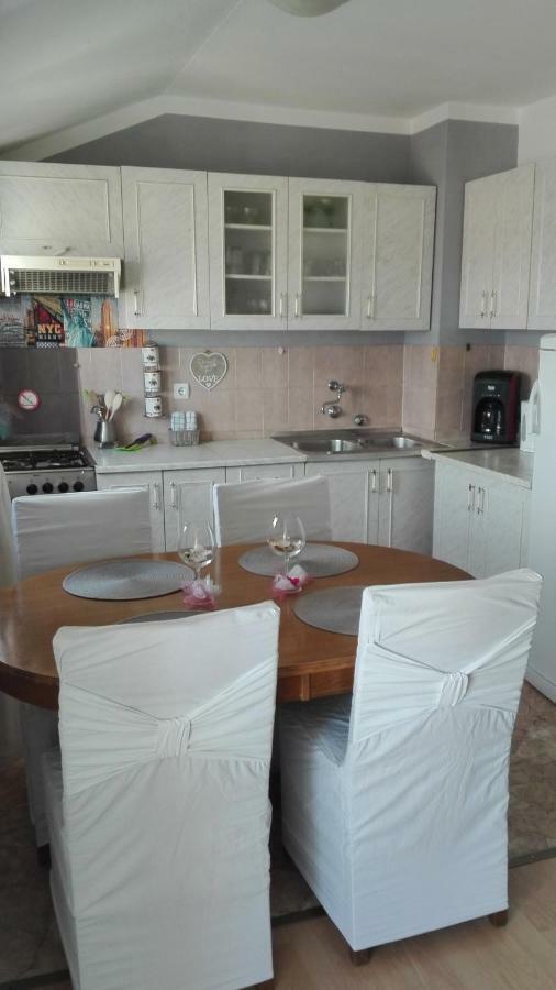 Ferienwohnung Apartman Nicole Zadar Exterior foto